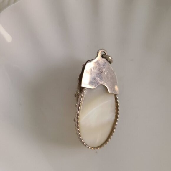 Vintage Boho Sterling Silver HUGE Chunky Oval Pearl Shell Leaf Pendant - Picture 5 of 5